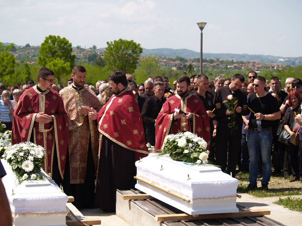 Бањалука: Бели ковчези за мајку и сина